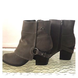 Cute fregalicious size 8M women’s 2 inch heals